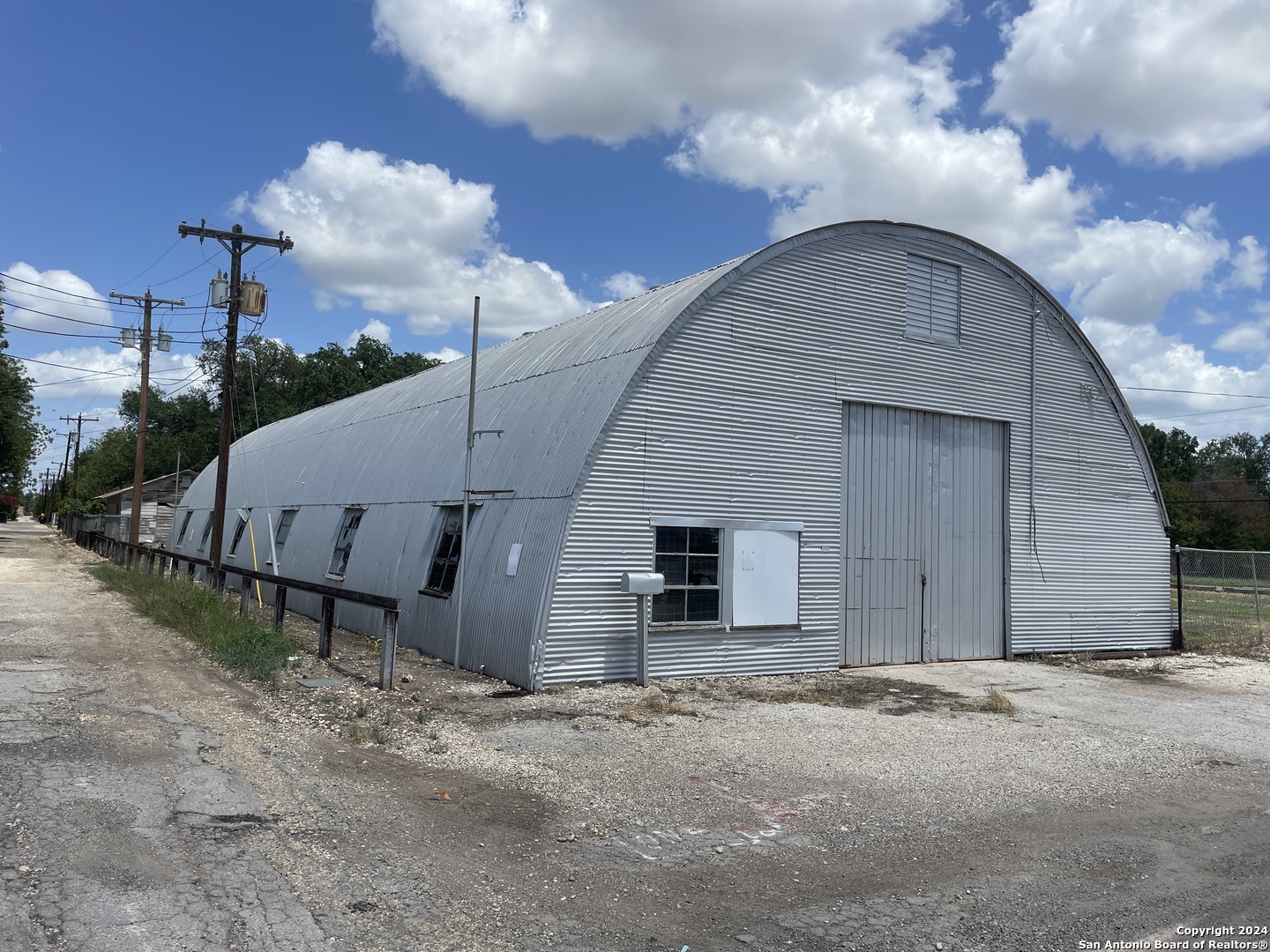 1905 AVENUE R, Hondo, TX 78861 — photo 1