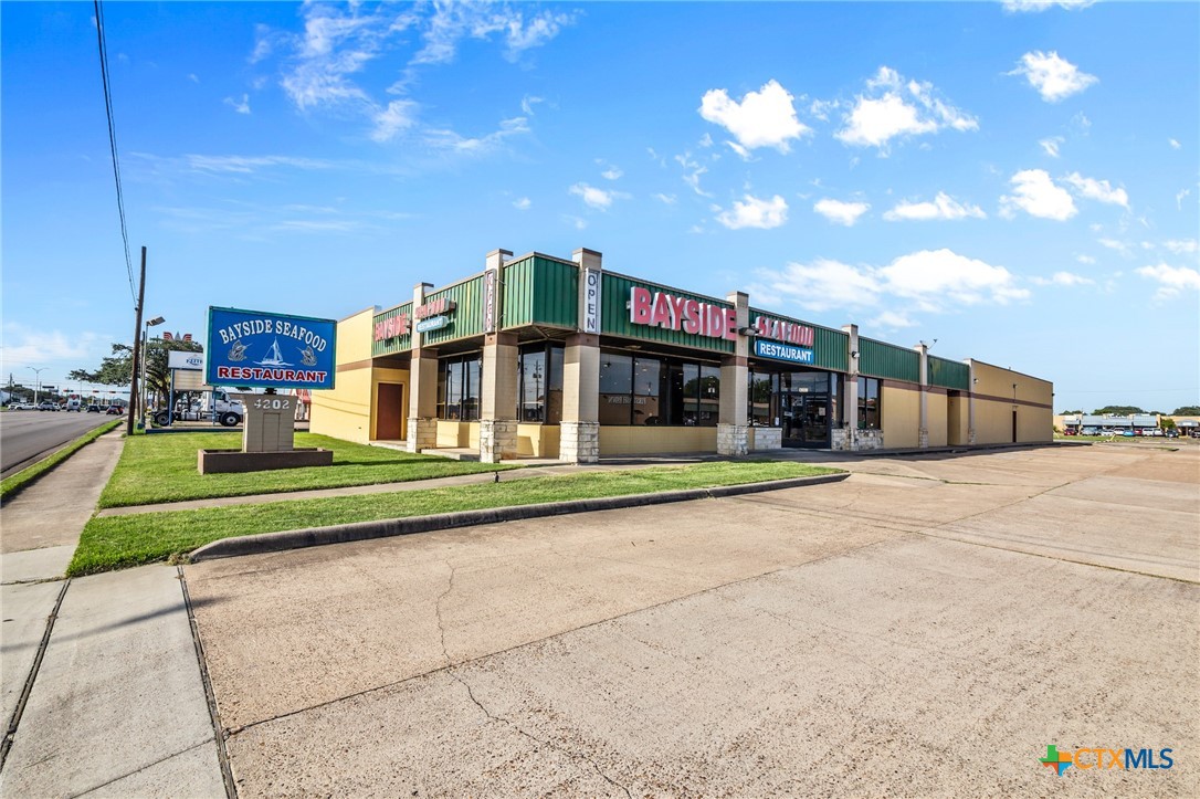 4202 N Navarro Street, Victoria, TX 77901 — photo 1
