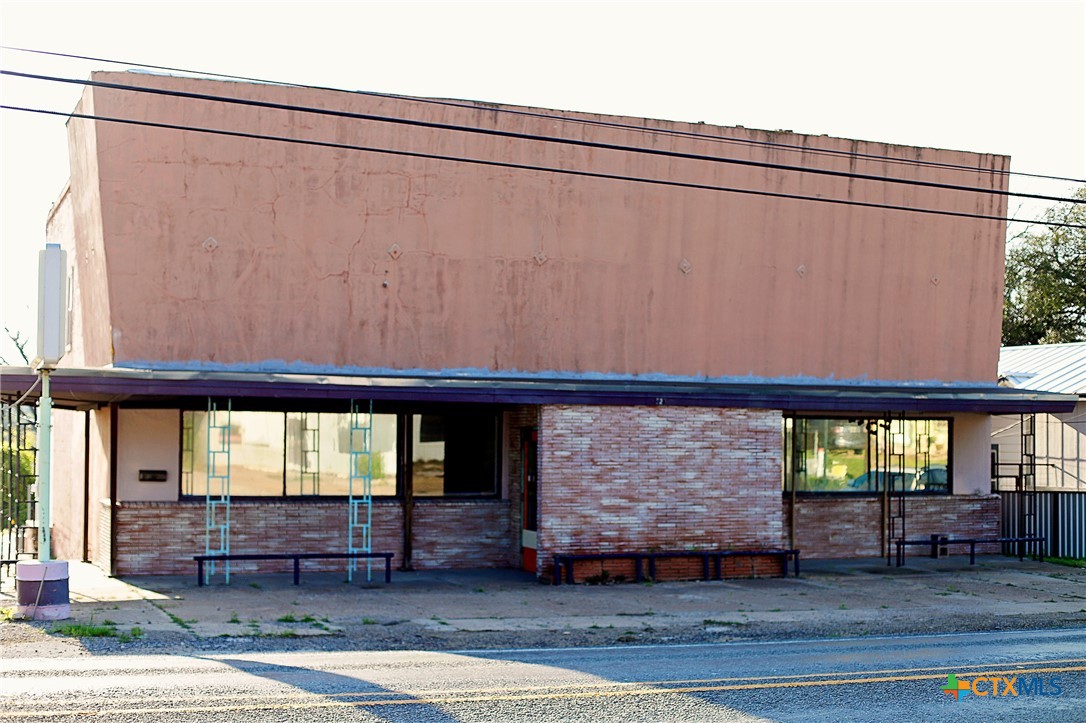 520 N Rice Street, Hamilton, TX 76531 — photo 1