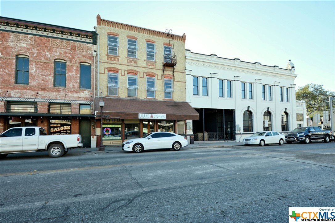 107 N Austin Street, Seguin, TX 78155 — photo 1