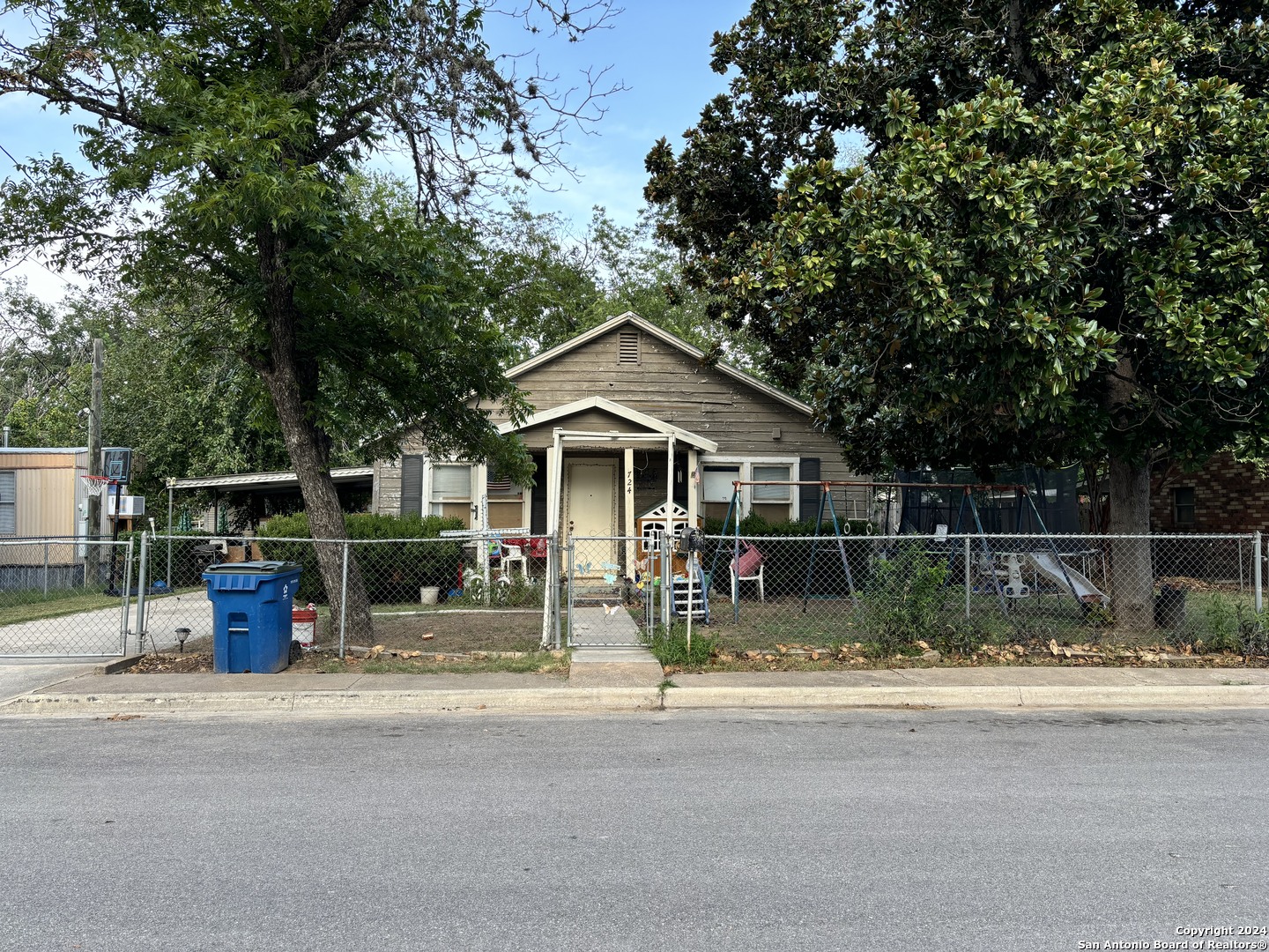 724 ORMAND ST, Pleasanton, TX 78064 — photo 1
