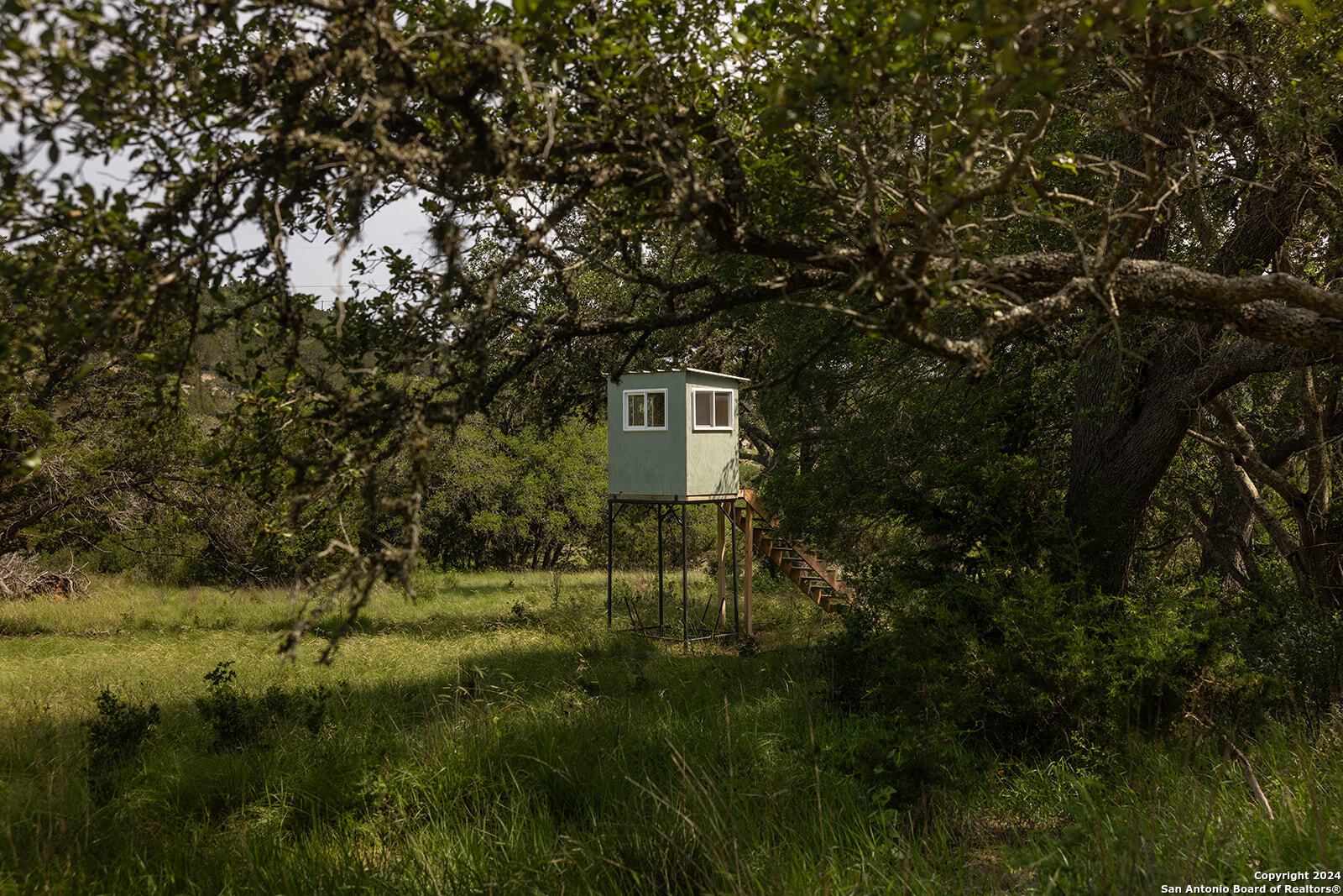 140 Twin Springs Rd N, Kerrville, TX 78028 — photo 1