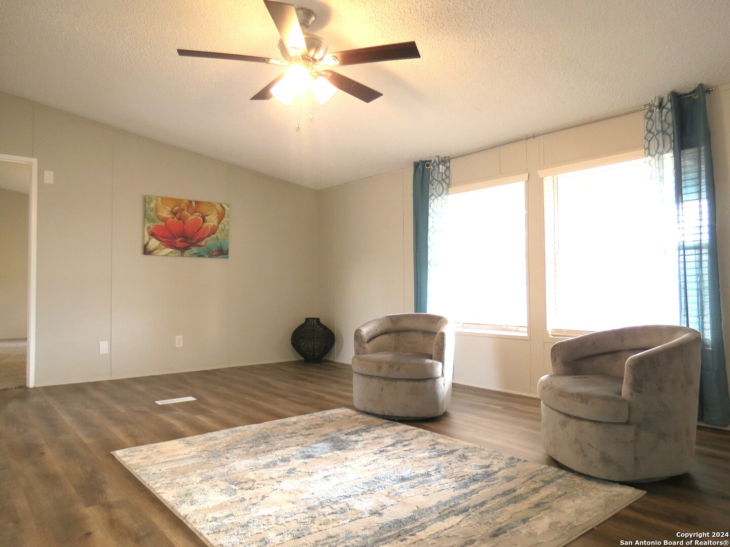 315 LORAINE DR, Devine, TX 78016 — photo 1