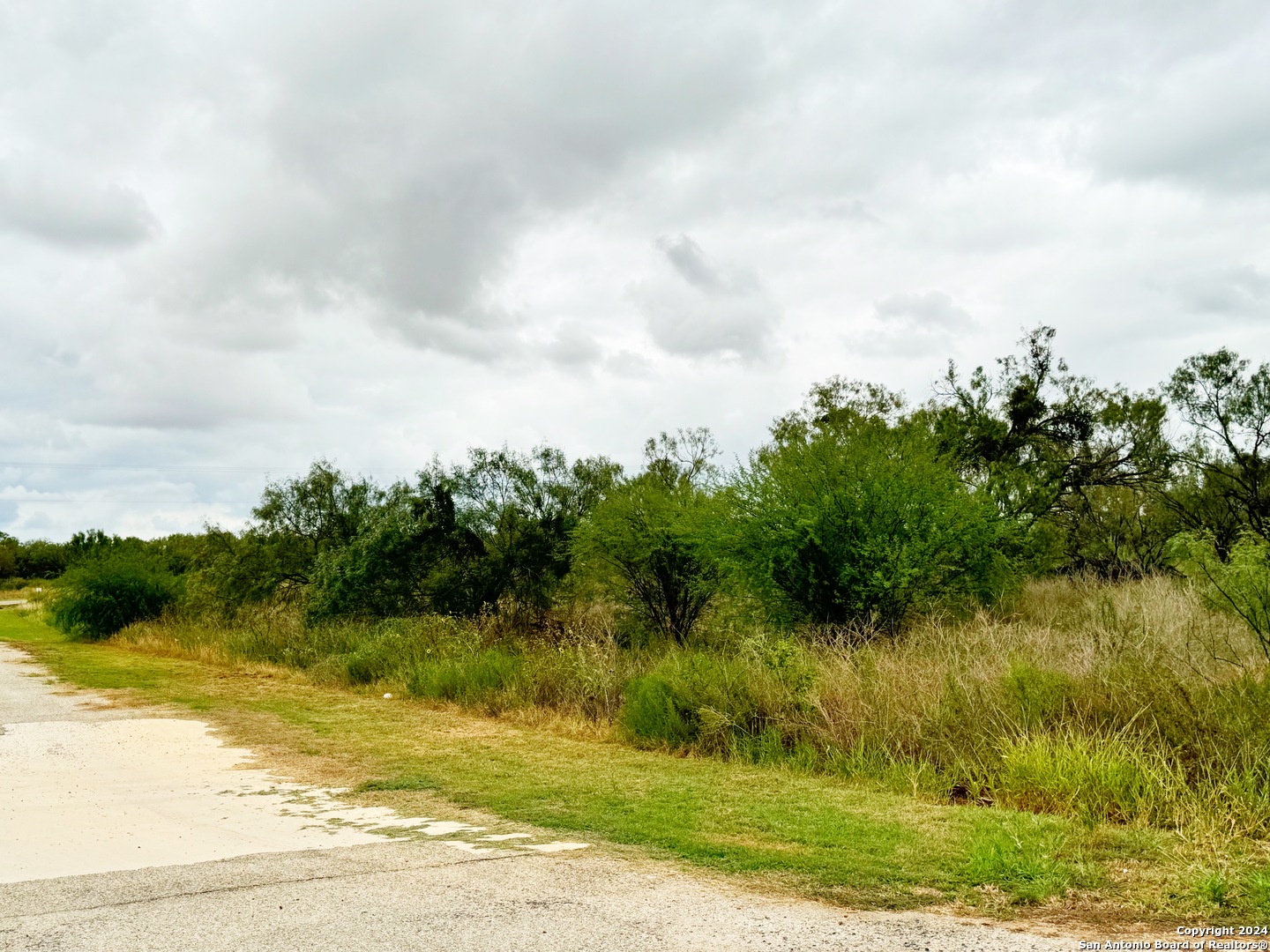 106 CR 2638, Devine, TX 78016 — photo 1