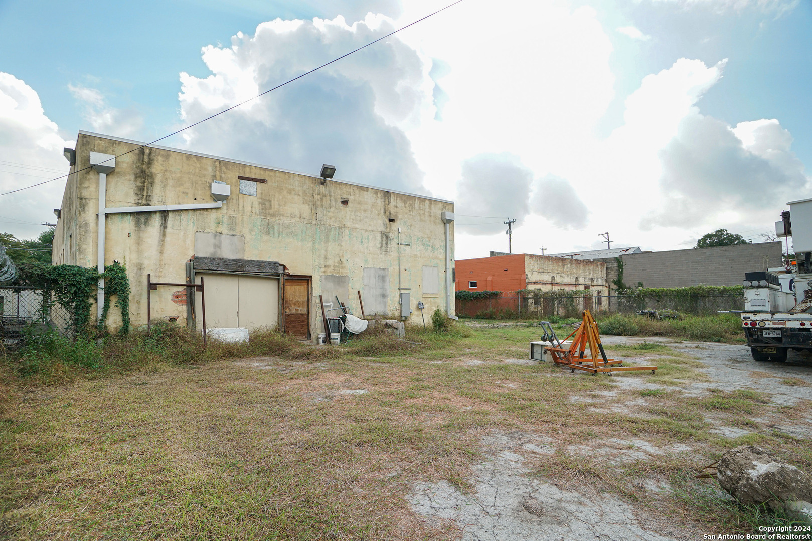 3905 S PRESA ST, San Antonio, TX 78210 — photo 1