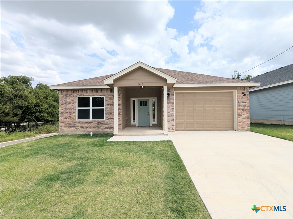1714 E Avenue G, Lampasas, TX 76550 — photo 1