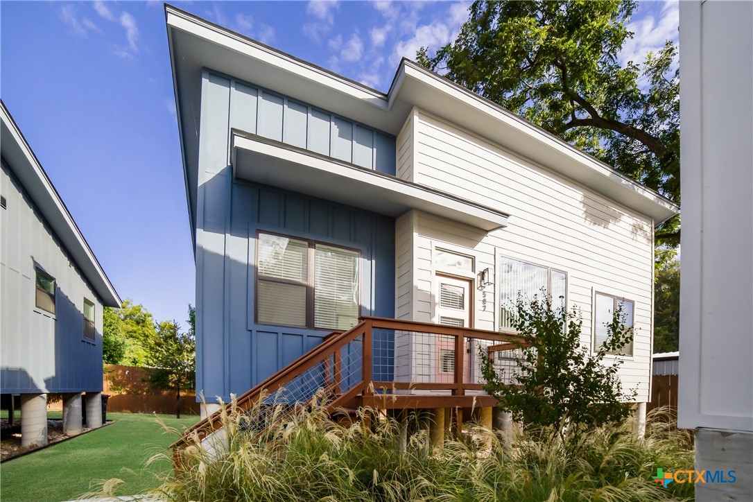 587 E Basel Street, New Braunfels, TX 78130 — photo 1