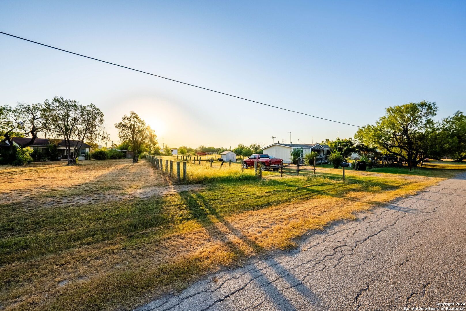 83 COUSER BLVD, Charlotte, TX 78011 — photo 1