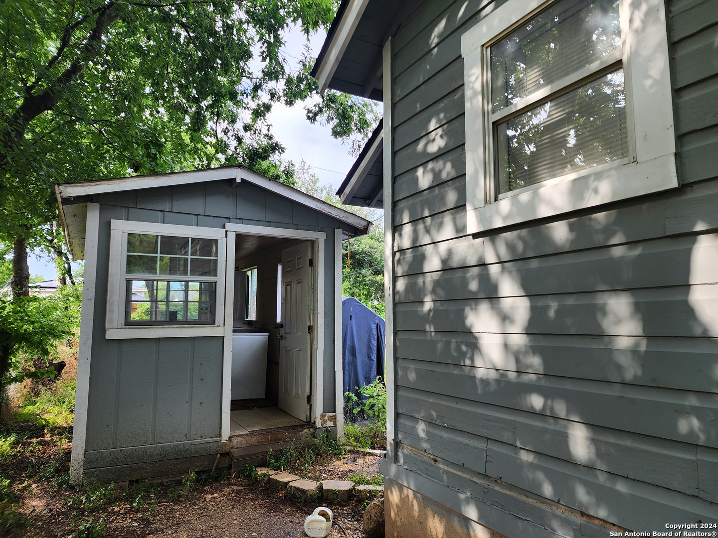1419 ALAMETOS, San Antonio, TX 78201 — photo 1